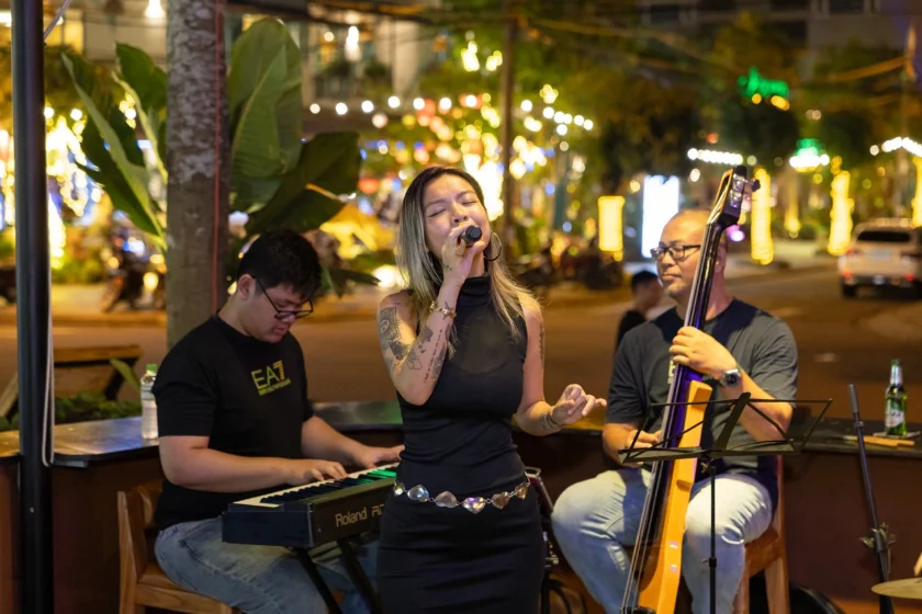 The Hàn Trio, Thursday night